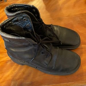 Dr. Martens Black leather boots Men’s 7 Women’s 8.5 lace-up